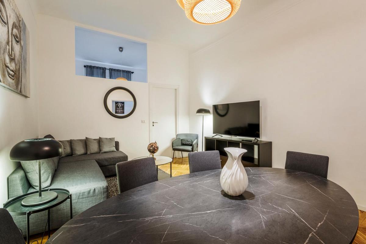 Appartamento Luxury 4 Bedrooms Close To Duomo Milano