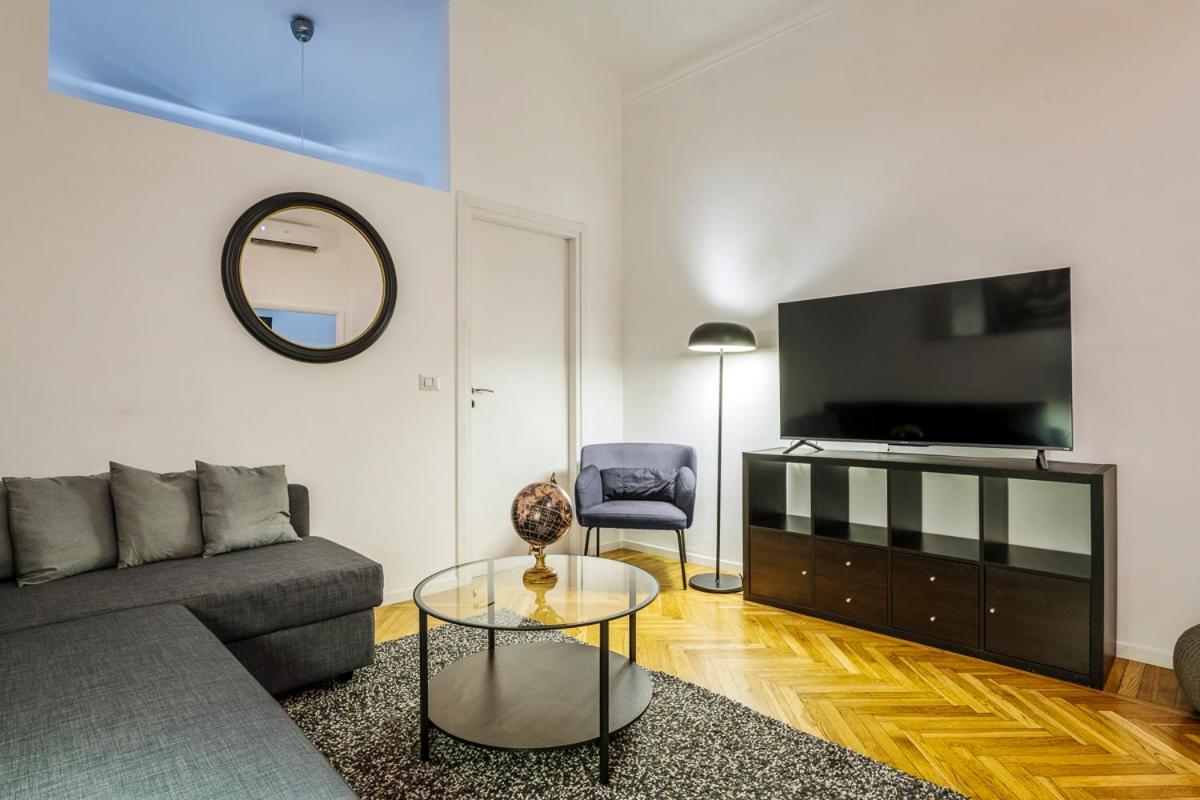 Luxury 4 Bedrooms Close To Duomo Appartamento